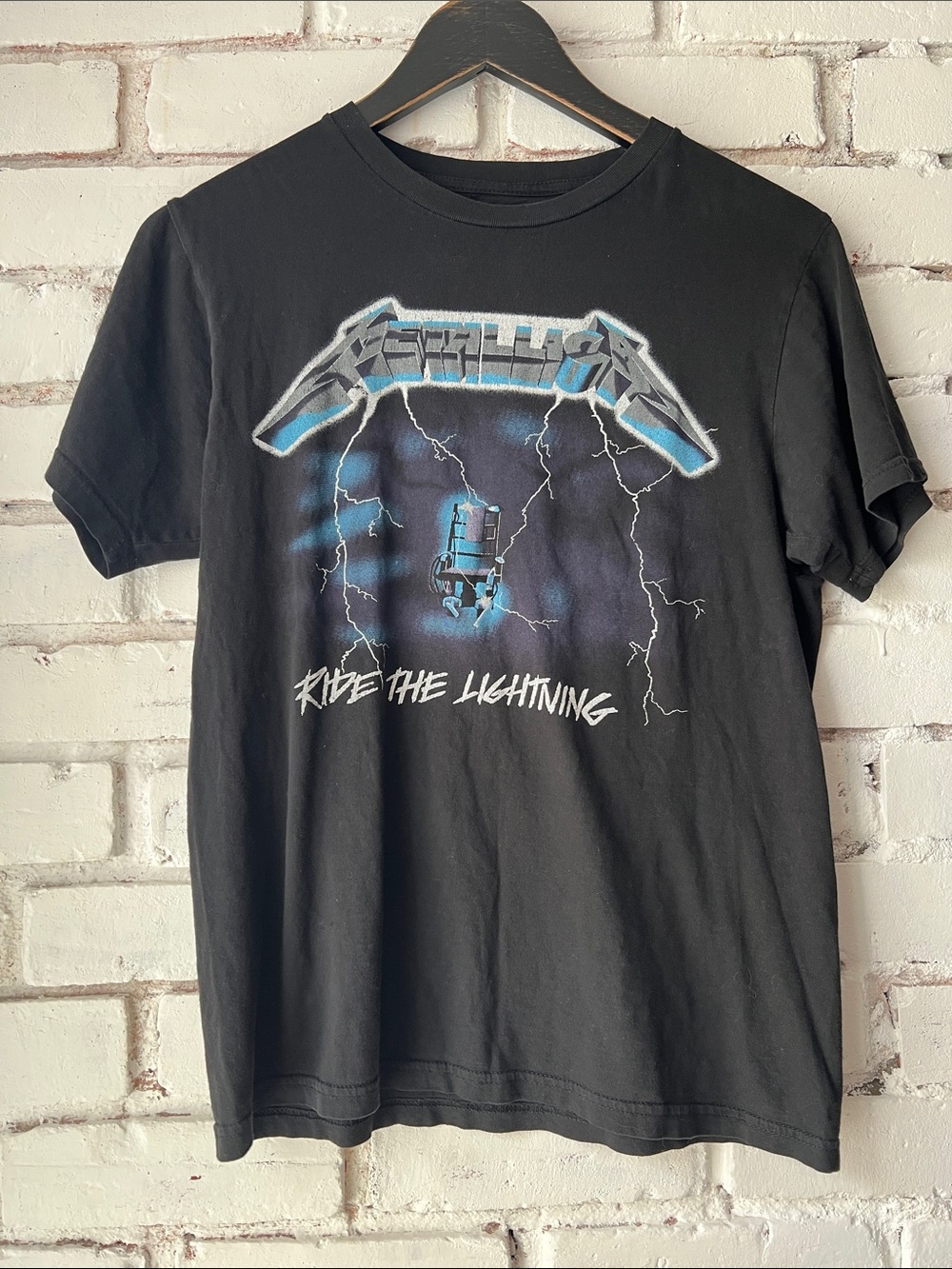 Unisex 100% cotton ' 'Ride the Lightning' Graphic Tee - Black